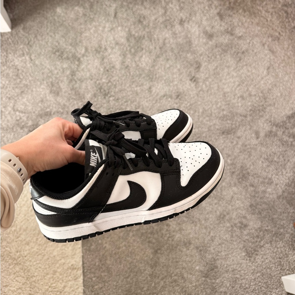 Women’s nike panda dunks
